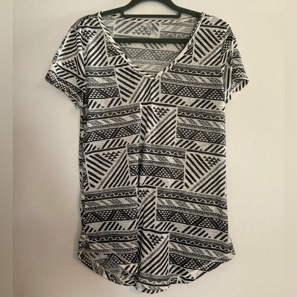 3/$10 Mudd Tribal Print Geometric Tee Shirt